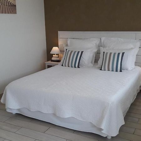 Les Sables Bed & Breakfast Santec Exterior photo