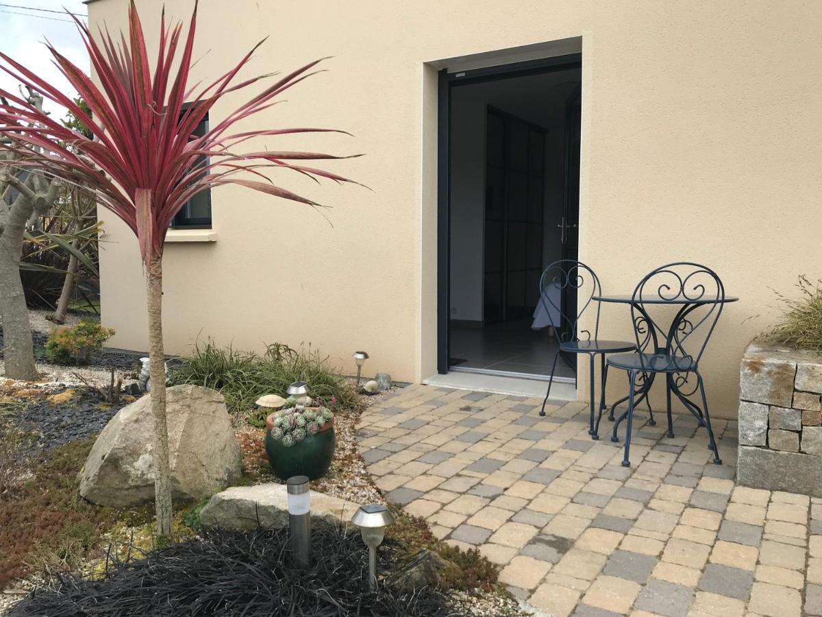 Les Sables Bed & Breakfast Santec Exterior photo