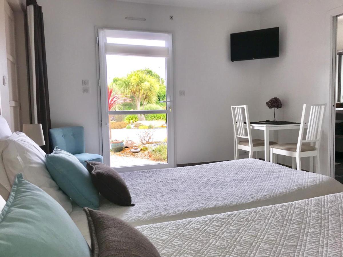 Les Sables Bed & Breakfast Santec Exterior photo