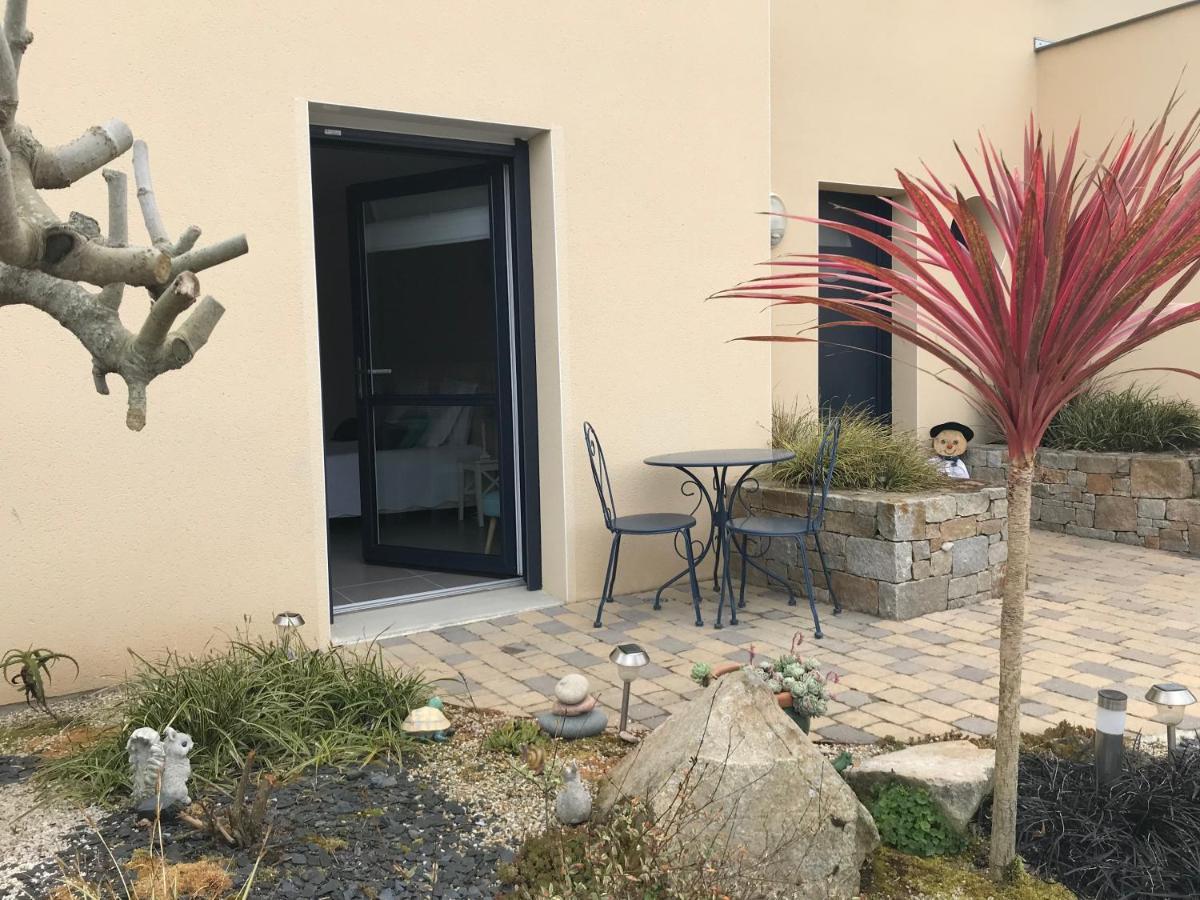 Les Sables Bed & Breakfast Santec Exterior photo