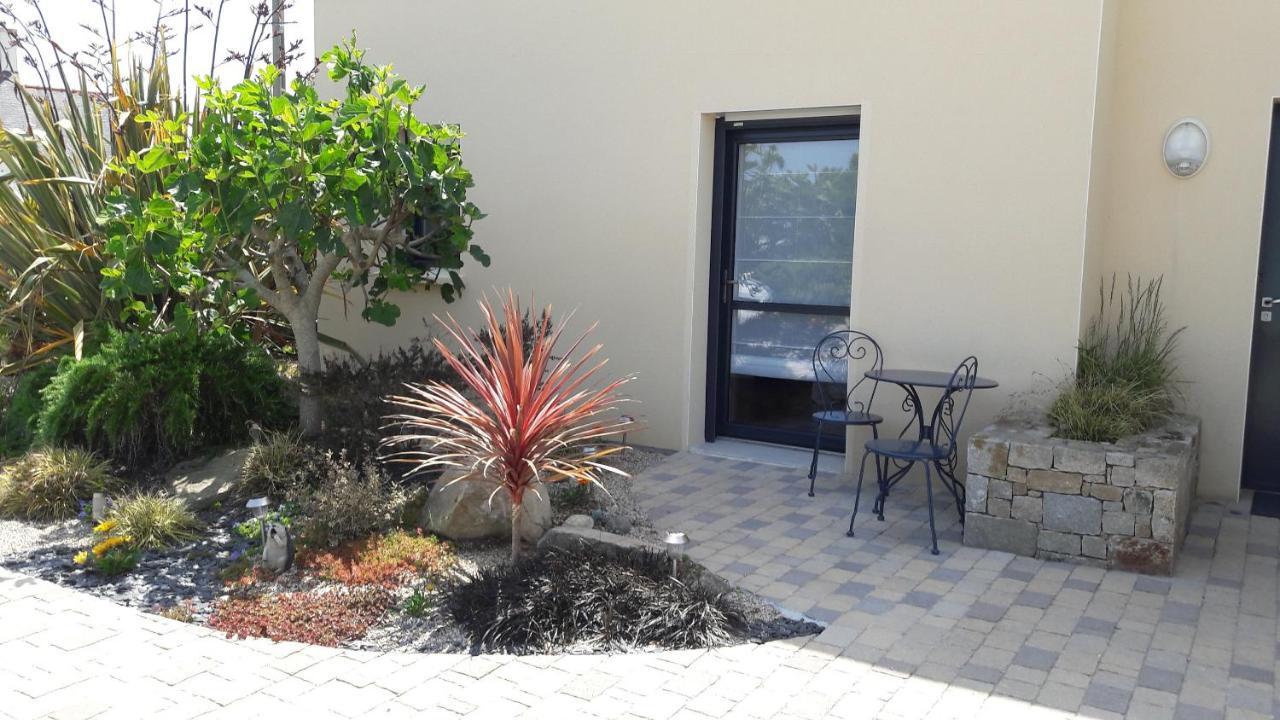 Les Sables Bed & Breakfast Santec Exterior photo